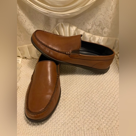 COLE HAAN - Picture 2 of 9